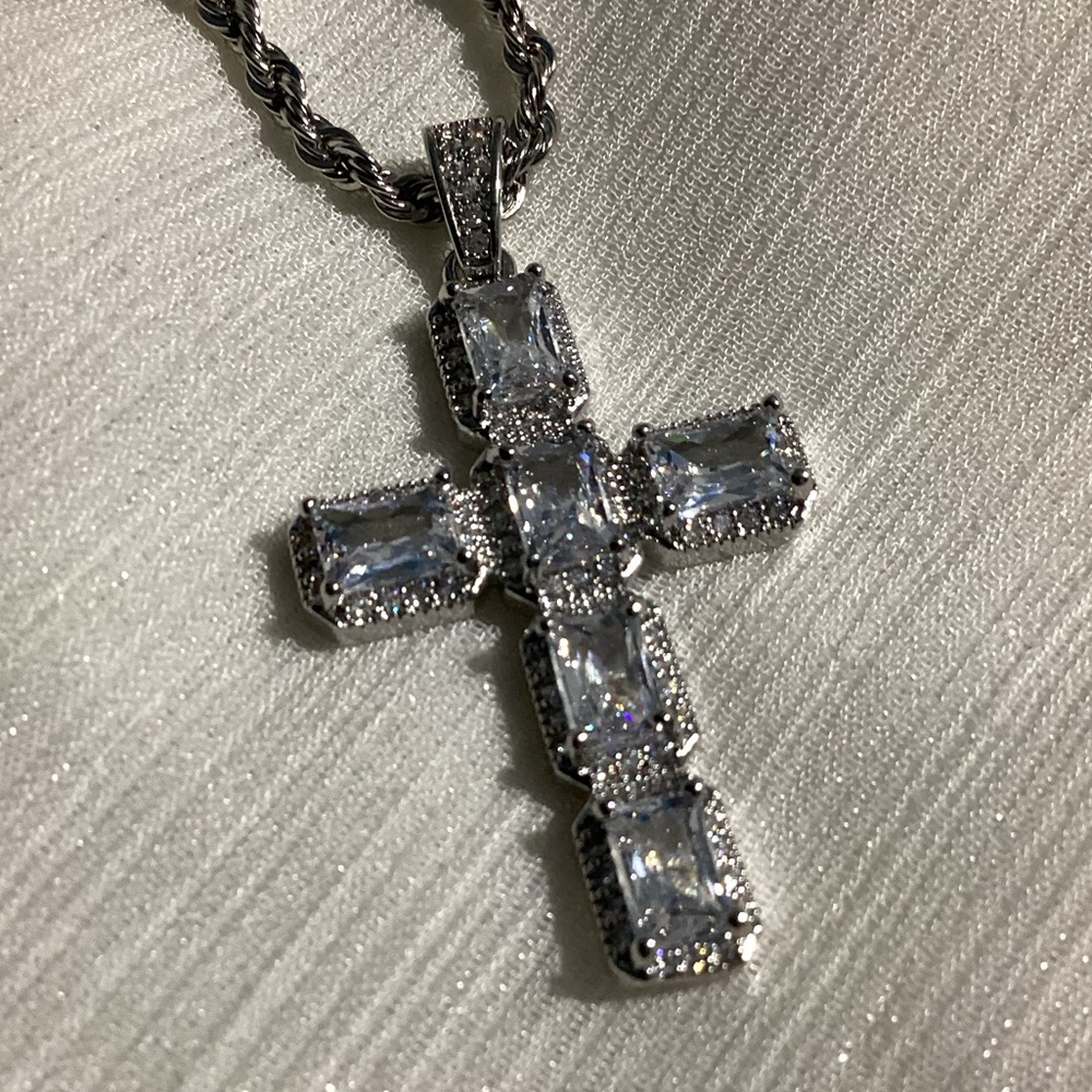 ✝️ Sparkling Emerald Cut CZ Diamond Cross Pendant Necklace